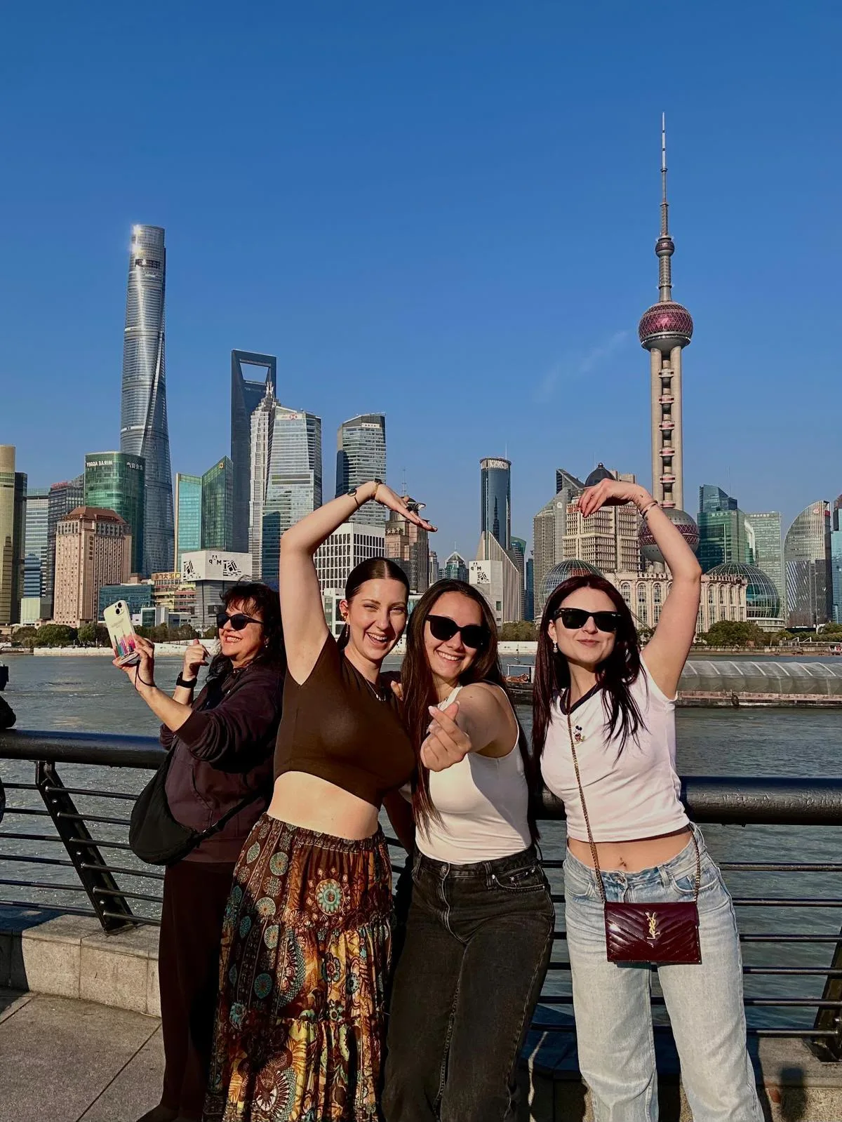 Sul lungofiume del Bund, a Shanghai